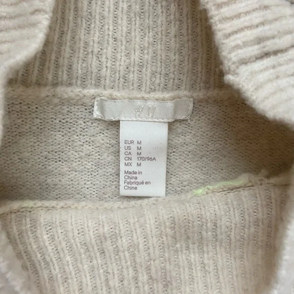 H&M Off white turtle neck with pearl detailing - Picture 4 of 6